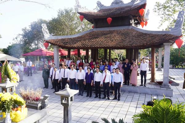 Hà Tĩnh: Trang trọng tưởng niệm 235 năm ngày mất Đại danh y Hải Thượng Lãn Ông Lê Hữu Trác