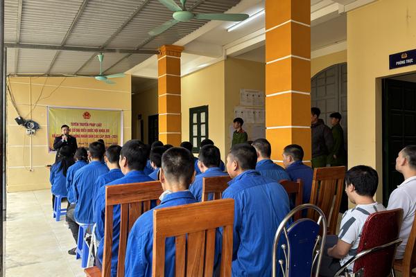 VKSND khu vực 4 - Lai Châu tuyên truyền, kiểm sát việc thực hiện quyền bầu cử của người bị tạm giữ, tạm giam