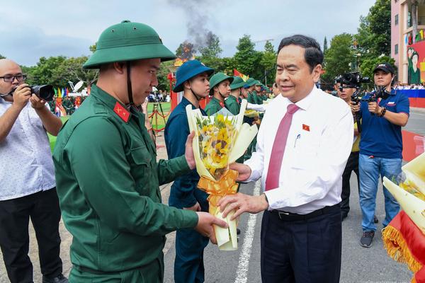 Chủ tịch Quốc hội dự Lễ giao nhận quân năm 2026 của TPHCM