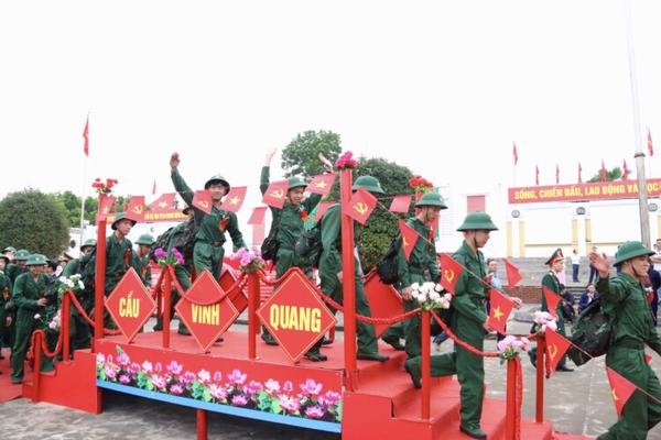 Tuổi trẻ cả nước trong ngày hội tòng quân: Vững vàng bước qua "Cầu vinh quang" bảo vệ Tổ quốc