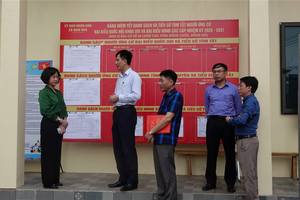 Viện trưởng VKSND tỉnh Thái Nguyên kiểm tra công tác bầu cử tại các xã Trại Cau, Nam Hòa, Văn Hán