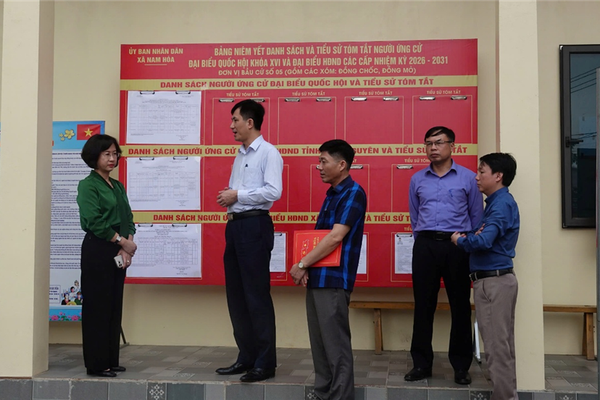 Viện trưởng VKSND tỉnh Thái Nguyên kiểm tra công tác bầu cử tại các xã Trại Cau, Nam Hòa, Văn Hán