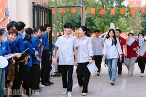 "Thấp thỏm" chờ phân tuyến tuyển sinh lớp 10 ở Hà Nội