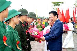 TP Huế: Thanh niên hăng hái lên đường nhập ngũ năm 2026