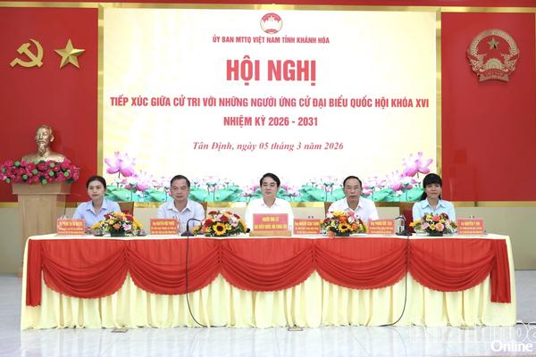 Bí thư Tỉnh ủy Khánh Hòa Nghiêm Xuân Thành tiếp xúc cử tri Tân Định trước ngày bầu cử Quốc hội khóa XVI