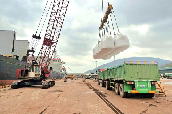 Hà Tĩnh: Sôi động khí thế thi đua sản xuất, kinh doanh đầu Xuân Bính Ngọ tại Khu kinh tế Vũng Áng