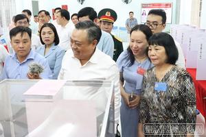 Không khí chuẩn bị bầu cử rộn ràng từ khu dân cư đến điểm bỏ phiếu ở Khánh Hòa