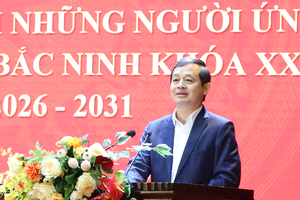 Chủ tịch UBND tỉnh Bắc Ninh và ứng cử viên tiếp xúc cử tri phường Kinh Bắc