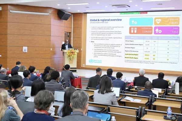 HIV, viêm gan, lao, sốt xuất huyết vẫn là gánh nặng y tế