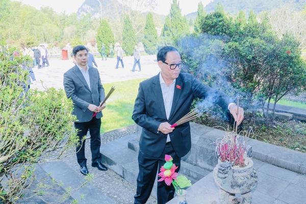 Thanh Hoá: Thượng tướng Trần Quang Phương dâng hương tại Nghĩa trang Liệt sĩ Quốc tế Đồng Tâm