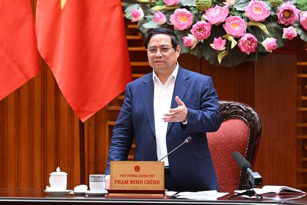 Thủ tướng: Sử dụng ngay Quỹ bình ổn giá xăng dầu, xử lý các hành vi găm hàng