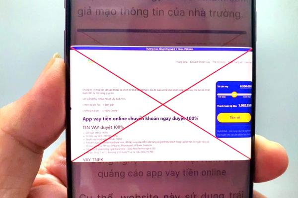 Trang web trường cao đẳng bị giả mạo, quảng cáo vay tiền trực tuyến