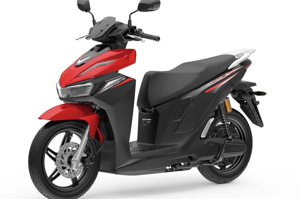 Giá xăng tăng sốc, xu hướng chuyển sang xe máy điện lan rộng