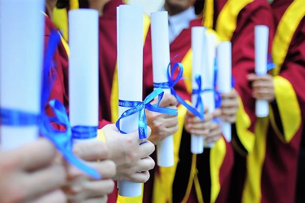 Quy định điều kiện được phong tặng danh hiệu Tiến sĩ danh dự, Giáo sư danh dự