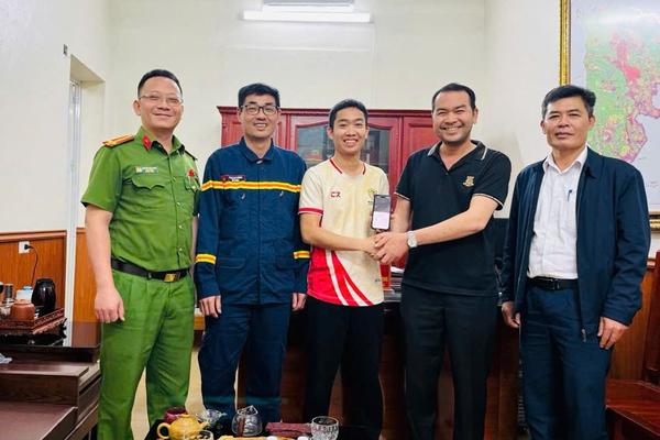 Thanh Hóa: Cán bộ Cảnh sát Phòng cháy chữa cháy trả lại tiền cho người chuyển nhầm