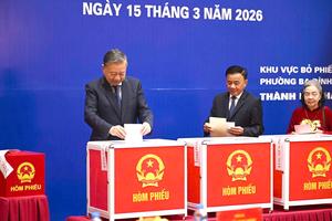 Các lãnh đạo Đảng, Nhà nước bỏ phiếu bầu cử