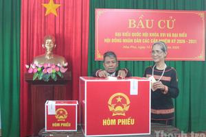 Buôn Tuôr hân hoan trong ngày hội non sông