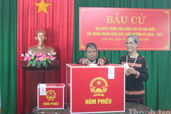 Buôn Tuôr hân hoan trong ngày hội non sông