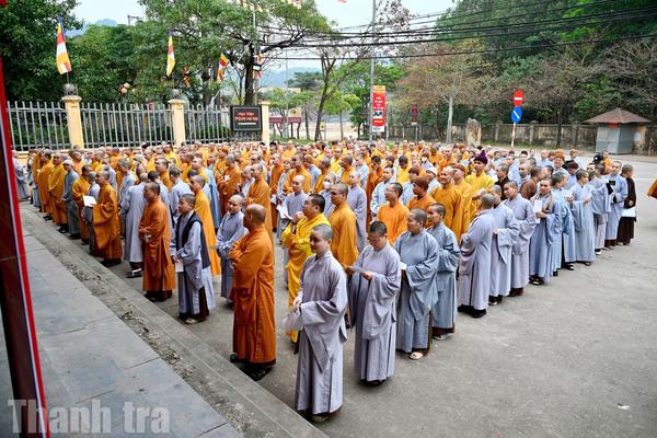 Chư tôn đức, tăng ni sinh Giáo hội Phật giáo Việt Nam cùng cử tri cả nước bỏ phiếu bầu cử