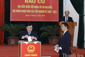 Thanh Hóa: Từ phố thị đến bản cao rộn ràng đi bỏ phiếu