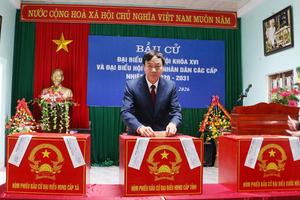 Chủ tịch UBND tỉnh Điện Biên Lê Văn Lương dự khai mạc bầu cử tại xã Thanh Yên