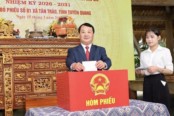 Hàng triệu cử tri Tuyên Quang nô nức đi bầu cử tại 2.404 khu vực bỏ phiếu