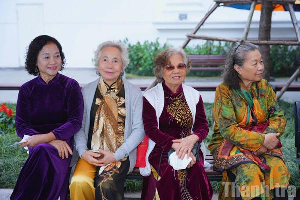 Cử tri nô nức đi bầu cử, lan tỏa niềm vui ngày hội toàn dân