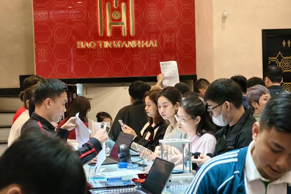 Giá vàng hôm nay 16/3: Vàng thế giới giảm, trong nước ổn định