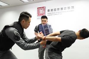 Kinh nghiệm chống tham nhũng của Hồng Kông: Phương pháp tiếp cận 3 mũi nhọn