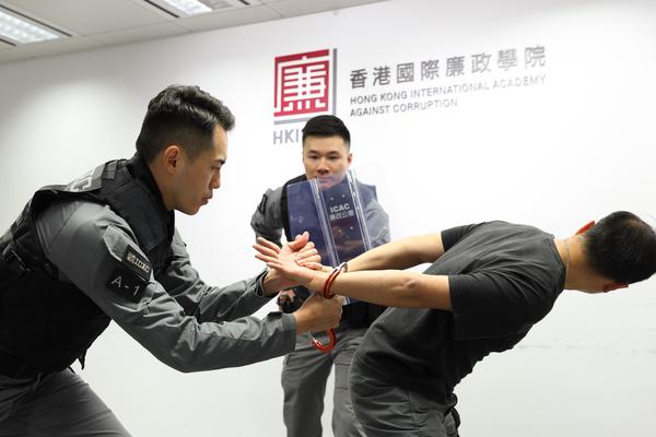 Kinh nghiệm chống tham nhũng của Hồng Kông: Phương pháp tiếp cận 3 mũi nhọn