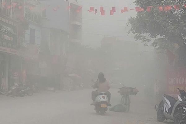 Alo Thanh tra: Bụi mù kéo dài nhiều tháng, dân ven đường 429A " Ngộp thở "