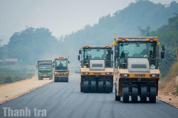 3.000 cán bộ, công nhân thi công ngày đêm cao tốc Đồng Đăng – Trà Lĩnh