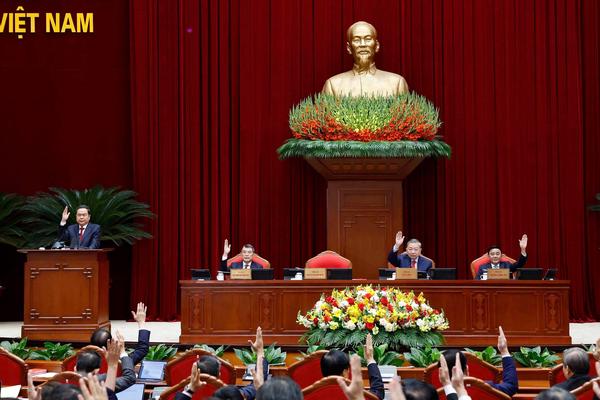 Trung ương: Hoàn thiện chế độ tiền lương, giảm hình phạt với người phạm tội không vụ lợi