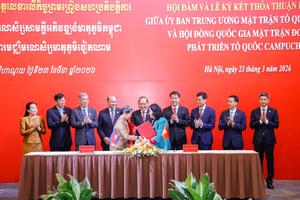 Việt Nam - Campuchia ký thỏa thuận hợp tác xây dựng biên giới hòa bình