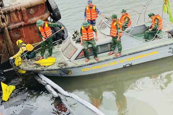 Thanh Hoá: Kịp thời xử lý tàu vận tải Ngân Khánh 268 bị chìm tại Cảng Quốc tế Long Sơn