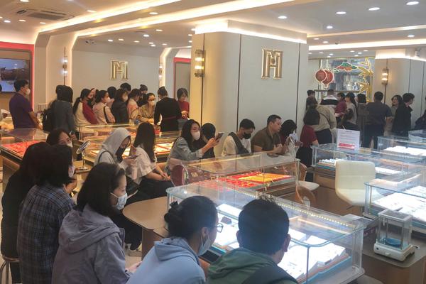 Giá vàng hôm nay 28/3: Bật tăng mạnh, áp sát vùng đỉnh mới