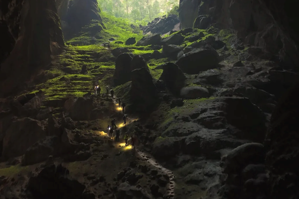 Báo quốc tế ngợi ca cảnh quan ngoạn mục đến siêu thực của hang Sơn Đoòng