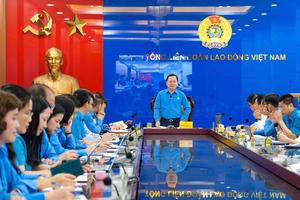 Nâng cao hiệu quả tuyên truyền, giáo dục chính trị tư tưởng, pháp luật cho công nhân