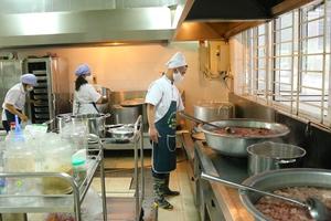 Giữa "tâm bão" thịt lợn bẩn: Hàng loạt trường học ở Hà Nội lên tiếng