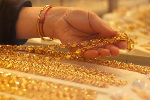 Giá vàng hôm nay 3/4: Vàng tiếp đà giảm, dự báo vàng sẽ đi theo kịch bản nào?