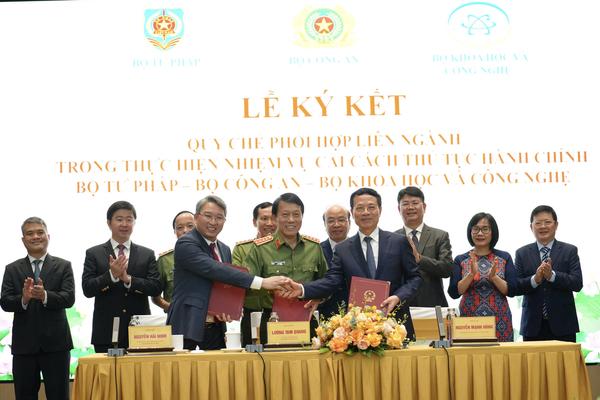 Cải cách thủ tục hành chính ngày càng thực chất, hiệu quả