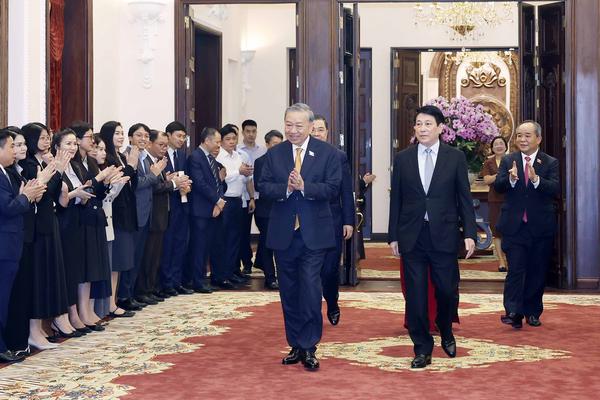 Tổng Bí thư, Chủ tịch nước Tô Lâm gặp mặt cán bộ Văn phòng Chủ tịch nước