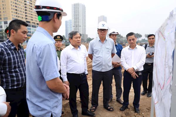 Chủ tịch Hà Nội kiểm tra 2 dự án khẩn cấp chống ngập, lệnh xong trước 30/4