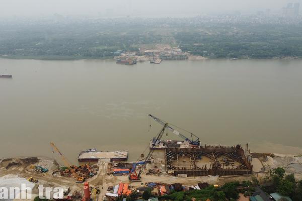 Không khí thi công khẩn trương tại dự án cầu Tứ Liên