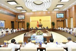 Thống nhất trình Quốc hội giảm thuế môi trường, VAT, tiêu thụ đặc biệt với xăng dầu