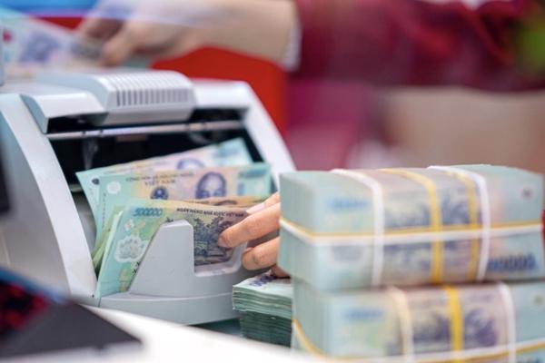 Cuộc đua lãi suất nóng trở lại, áp lực vốn lan rộng toàn hệ thống ngân hàng