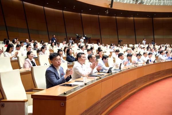 Quốc hội đồng ý giảm thuế với xăng dầu về 0 đến hết tháng 6