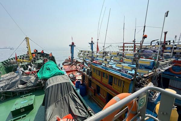 Đà Nẵng: Hải đội Dân quân thường trực kịp thời cứu hộ tàu cá cùng 12 ngư dân gặp nạn