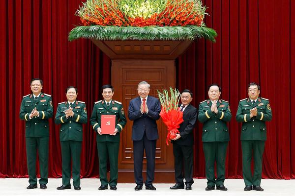 Công bố các quyết định của Bộ Chính trị về chỉ định nhân sự