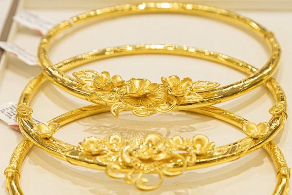 Giá vàng hôm nay 14/4: Thế giới nhích tăng, trong nước giảm mạnh, do đâu?